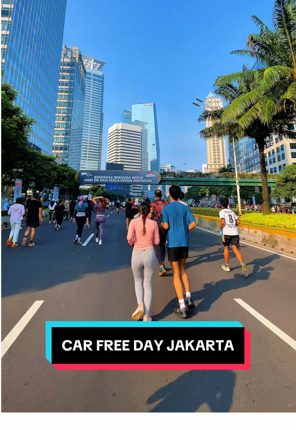 CAR FREE DAY JAKARTA  • • • #jakarta #cfd #carfreeday #cfdjakarta #vibes #cityview #cityscape 
