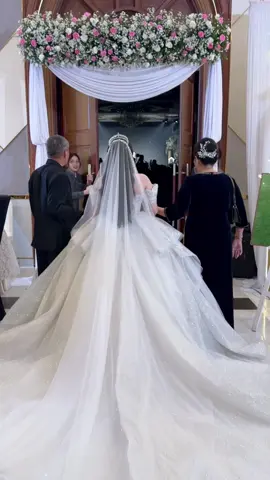 Khoảnh khắc được ba mẹ dẫn tay vào lễ đường trao cho chàng trai mình yêu thương là giấc mơ của biết bao nhiêu cô gái #jimmynguyenphongsucuoi #phongsucuoi #weddingfilm #codau #bamẹ #tiktokviral #xuhuongtiktok 