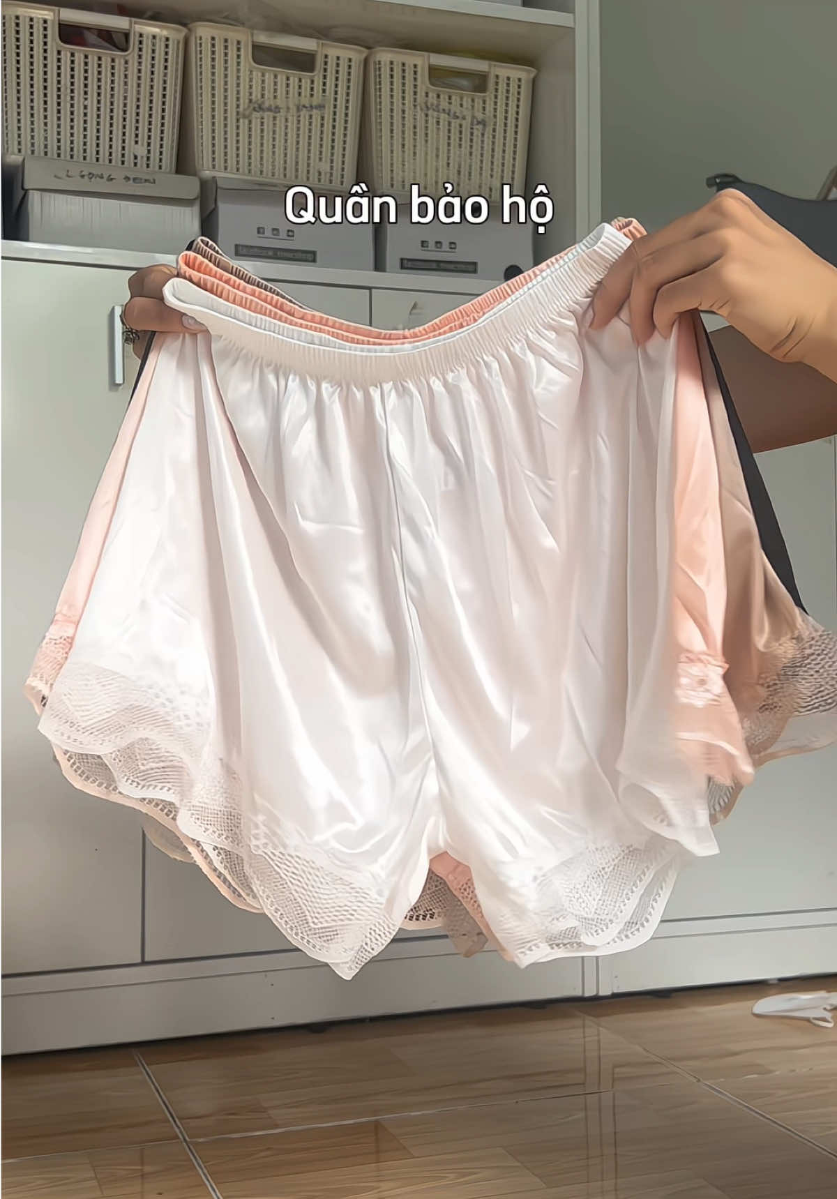 Có quần bảo hộ chưa các nàng, không có là 1 thiếu sót lớn để mặc đầm váy lắm nha #quanbaoho #quanmacvay 
