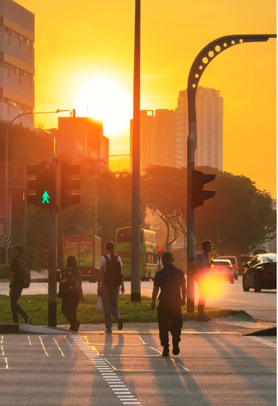 sunrise dgn kesibukan kota🌇