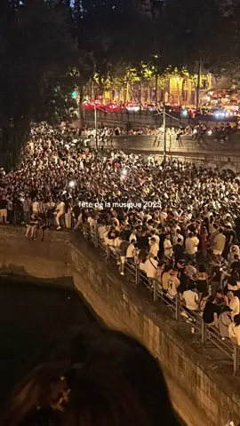 mais c’est ça qu’on aime #fetedelamusique #paris 