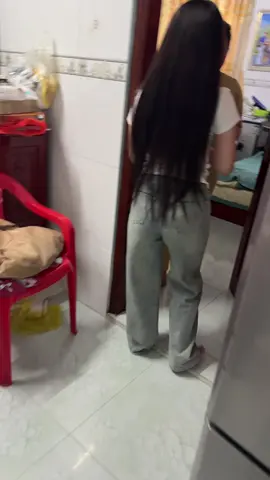 Cô hột xoàn lên đồ đẹp quá 