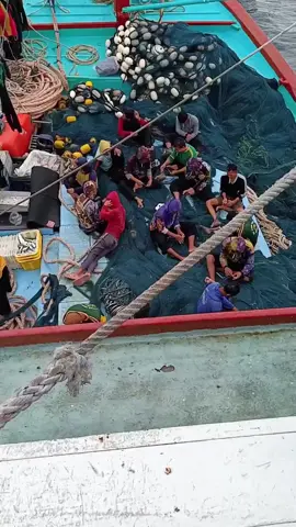 Acara ne sementara dandan wo.    #Gembul #kmsinargemilangrejeki #sinargemilanggroup #kapalpursesainejuwana #nelayanjuwanapati #juwana #kapaljuwana #story #viralvideo #semua #semuaorg #fy #fyppppppppppppppppppppppp #storywa #pelautindonesia #tiktok #masukberandafyp 