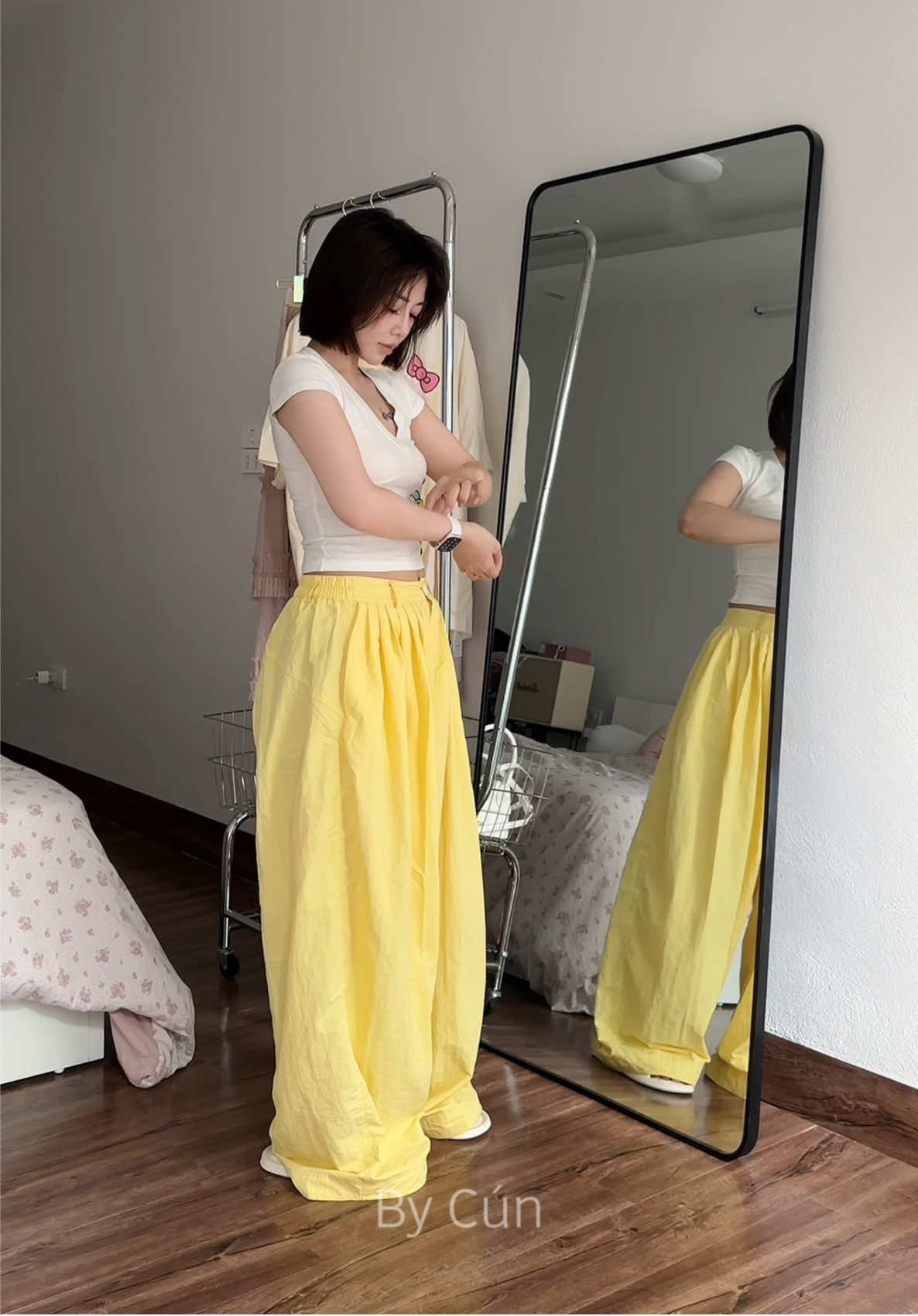 Mình yêu các vệt rạn trên người mình. Nên hở một chút vẫn thấy yêu ☺️ #cunoilacun #outfit #basic 