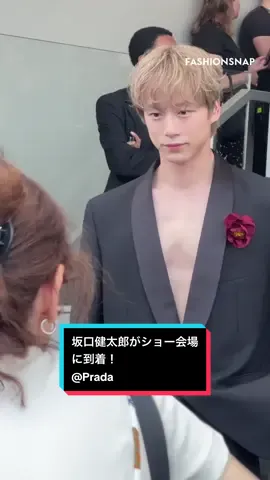 「プラダ」2026年春夏メンズコレクションショーでアンバサダーの坂口健太郎をキャッチ📸 @Prada #PradaSS26 #MiucciaPrada #RafSimons #PradaPeople #坂口健太郎 #sakaguchikentaro #kentarosakaguchi #사카구치켄타로 #เคนทาโร่ #mfw #milan #fashionshow #fashion #fashionweek #ファッションショー #2026SS #2026春夏 #ミラノコレ
