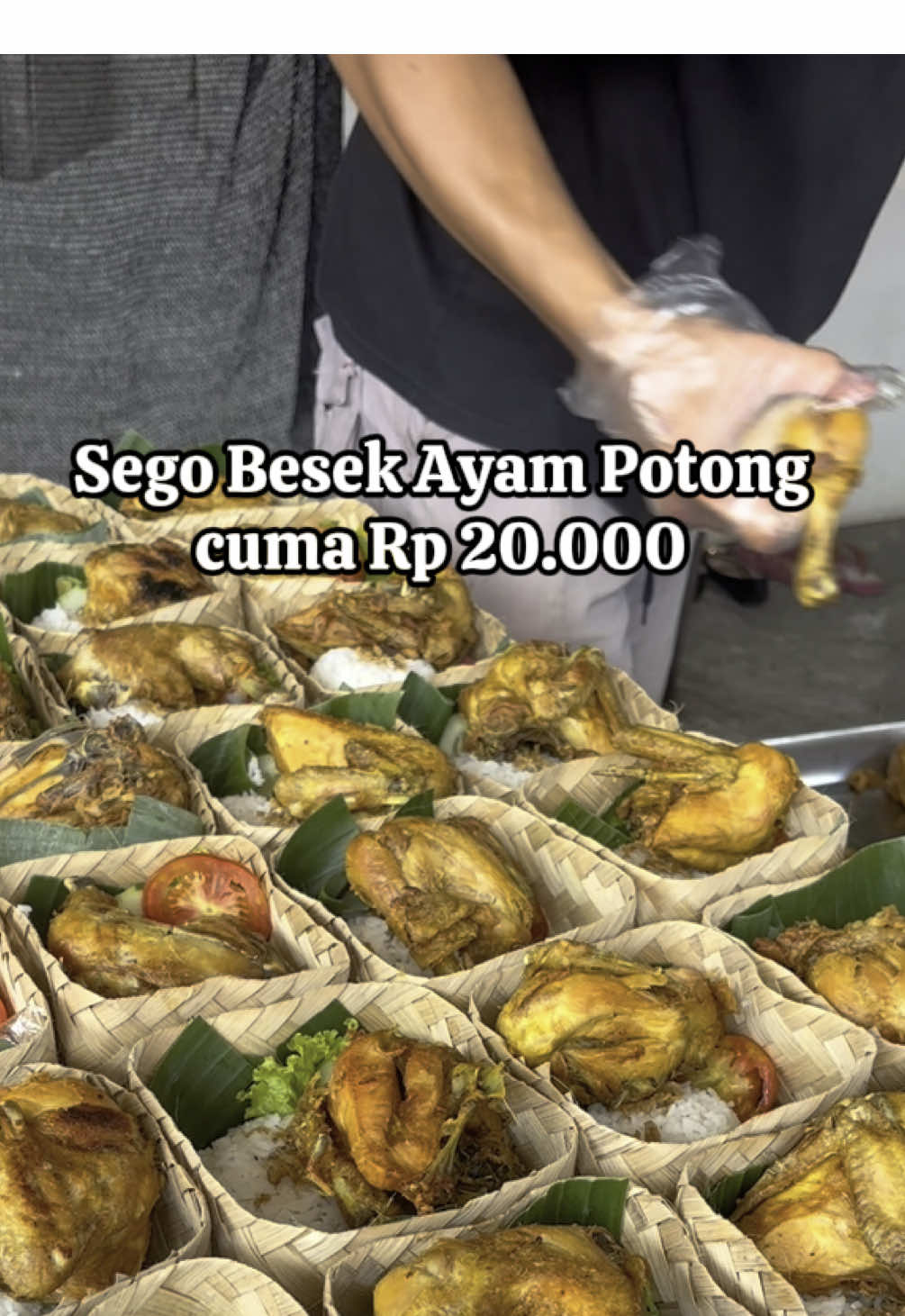 📦 Sego Besek Ayam Potong – Cuma 20K! 🍗 Lagi cari lauk enak, praktis, dan hemat? Yuk, pesan Sego Besek Ayam Potong! 📌 Cuma Rp20.000 ✅ Nasi hangat ✅ Ayam potong gurih ✅ Lalapan, Kerupuk & sambal mantap! 📲 Terima pesanan harian / acara Langsung order via WA ya!  0851-6581-0743 #yukmampir‼️ #berkahrasa #kulinerviral #murahbanget #kakilima #kakilimasemarang #jajansemarang #jajanantiktok #jajananviral #makanmurah ##sego#besek #masukberandafyp #masukfyp #berandatiktok #fyp #xbox #fyppppppppppppppppppppppp #semarang 