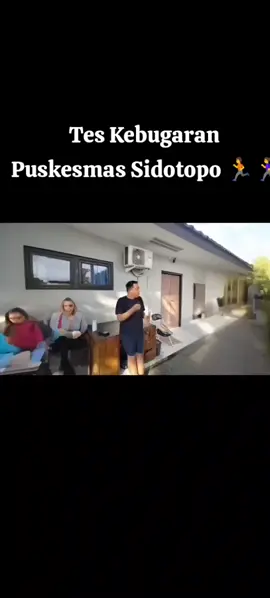 Tes Kebugaran dengan Pegawai Puskesmas Sidotopo 💪💪 Kali ini kita ada tes kebugaran bareng bersama 46 pegawai Puskesmas Sidotopo di Lapangan Bola Bogowonto. Tes kebugaran ini dilakukan dengan tekhnik rockport yaitu metode untuk mengukur kebugaran dengan cara berlari atau jalan cepat sejauh 1.6 kilometer. Yuk yang lain juga jangan lupa terapin olahraga 30 menit sehari ya agar badan kita selalu bugar  💪💪 #olahraga  #teskebugaranjasmani  #teskebugaranpegawai 