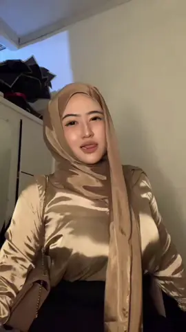 #ladiessatin #blousesatin #hijab #satinsilk💋 