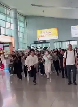 ❗️❗️UPDATE ❗️❗️I invite you to watch my latest video, he finally got some security🥰 Bro that’s crazy, he looks so scared he has to run through the airport. The world is crazy, I won't even mention the people who put their phones under his nose. Honestly, his videos made me feel depressed. #airport #revengedlove #ZiYu #chinesebl #fangirl #chinese #fyp 