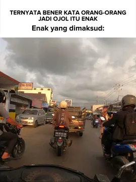 Jadi ojek online itu enak ya🤙🤙 #grabfood #ojol #ojekonline #fypシ゚viral #fypシ #fyp #viralvideo #viral #quote 