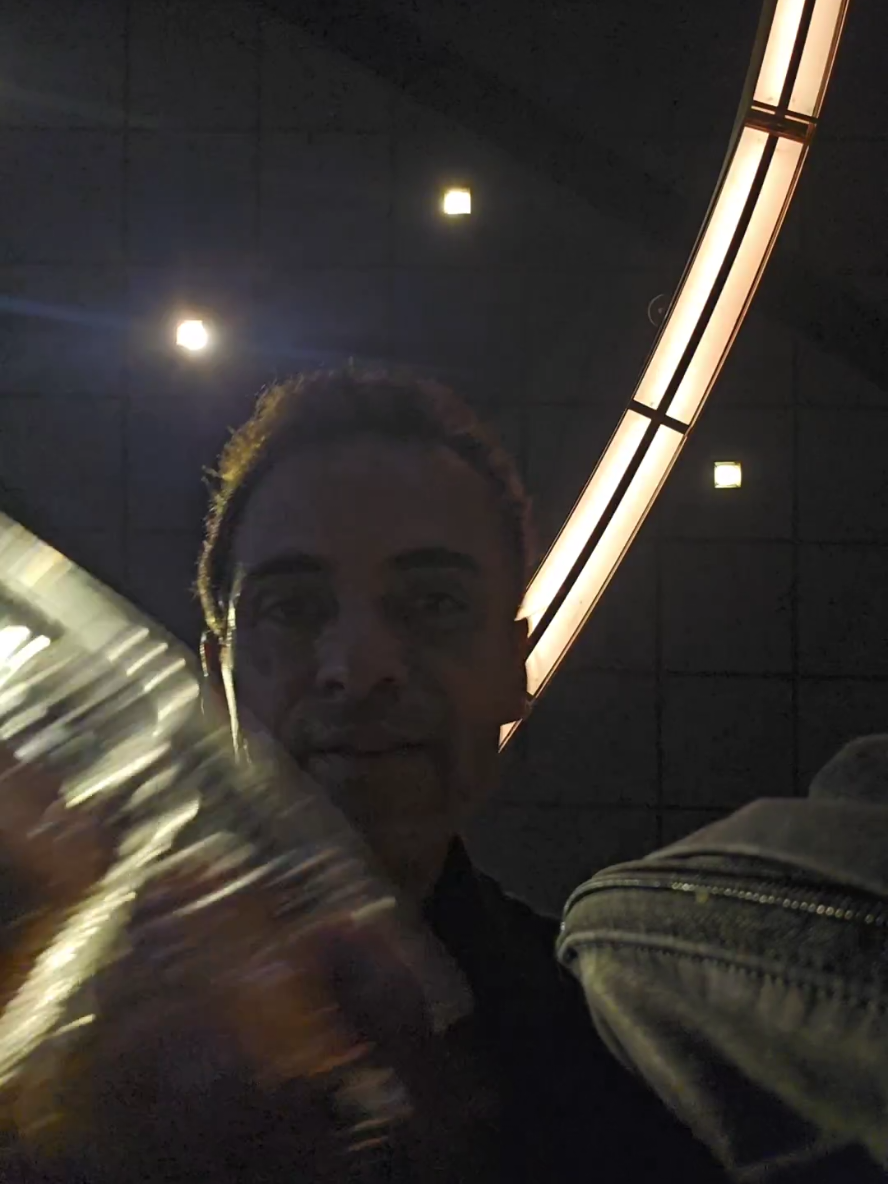PART-1 #LiveStreaming #MartyMorua setting up cookies at #MSocial #Hotel 