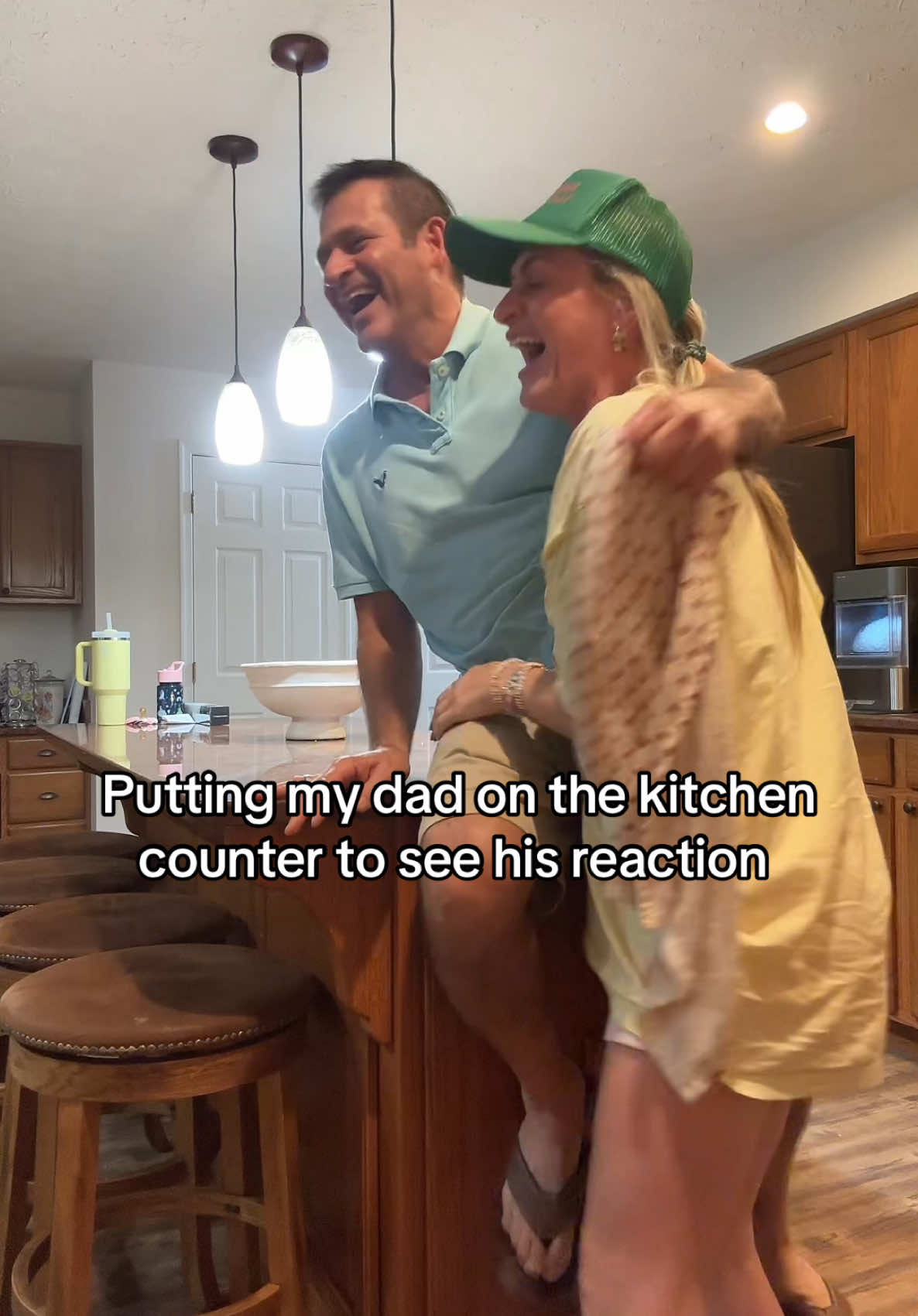 my stomach hurts from laughing so hard at this and why is my dad lowkey so light 🤣🤣🤣🤣 #prank #dadsoftiktok #FamilyFun 