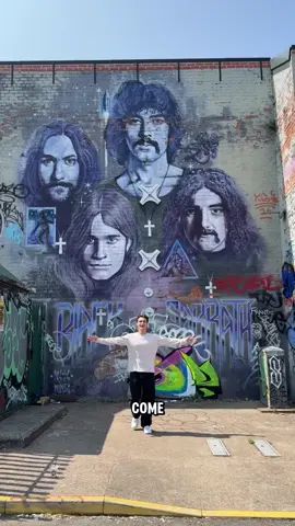 It’s Black Sabbath’s Birmingham, we’re just visiting it 🤘 stop two on this year’s musical routes tour! AD @national.rail #musicalroutes #railcard #birmingham #digbeth #blacksabbath #blacksabbathconcert #ozzyosbourne #ozzyosbournefans #metalmusic #heavymetal #music #Vlog #tonyiommi #geezerbutler #backtothebeginning #duranduran #ledzeppelin #thestreets #mikeskinner #ditl #willxgamble 