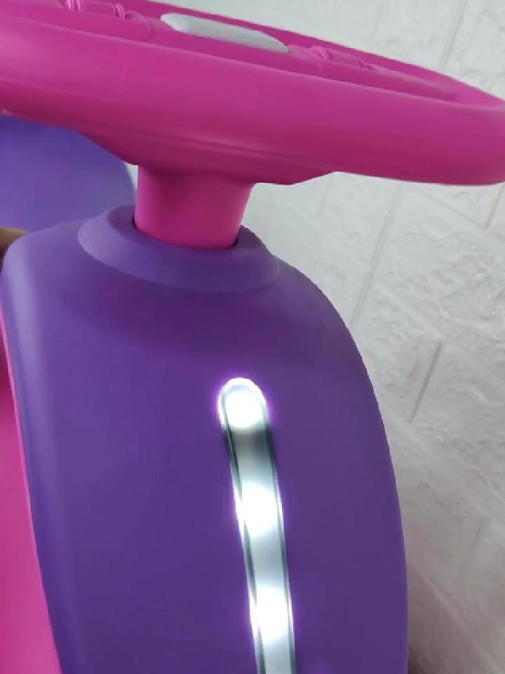 #Carrinho Rolimã Super Car Gm Passeio Infantil Com Led E Som Suporta 100kg Que Gira 360° Menino Menina Andador Com Luzes