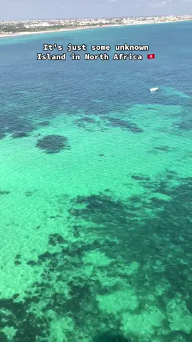 Just some unknown island in North Africa ! . . . . . #djerba#northafrica#parasailing#niceview#beachview#sea#islandlife#vacanace#seaview 