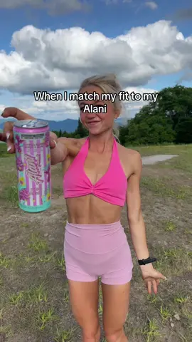 You can’t get me away from these drinks ✋ @Alani Nutrition  #foryou #workoutmotivation #gymfit #runnergirl #alaninu #caffeine