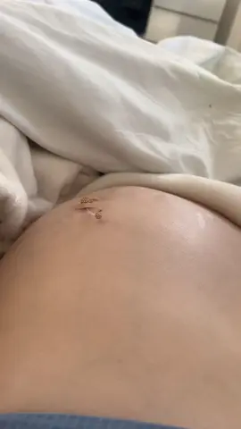 The craziest thing I have ever seen and felt #pregnantlife #babykicks #readyforyou 