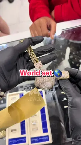 World spins around you 🌎#jewelrybusiness #negotiation #world #customersbelike #needcash #hustle #rapper #hartfordjeweler #bustdown 