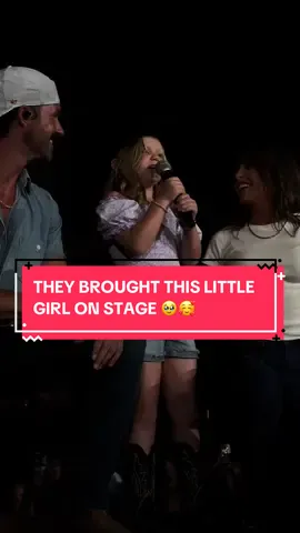 To celebrate the songs one year, Riley Green and Ella Langley bring the cutest little fan on stage to join in on “You Look Like You Love Me” on Saturday night, June 21st in Huntington WV 🥹🥰 [Via TT: lexiontour]