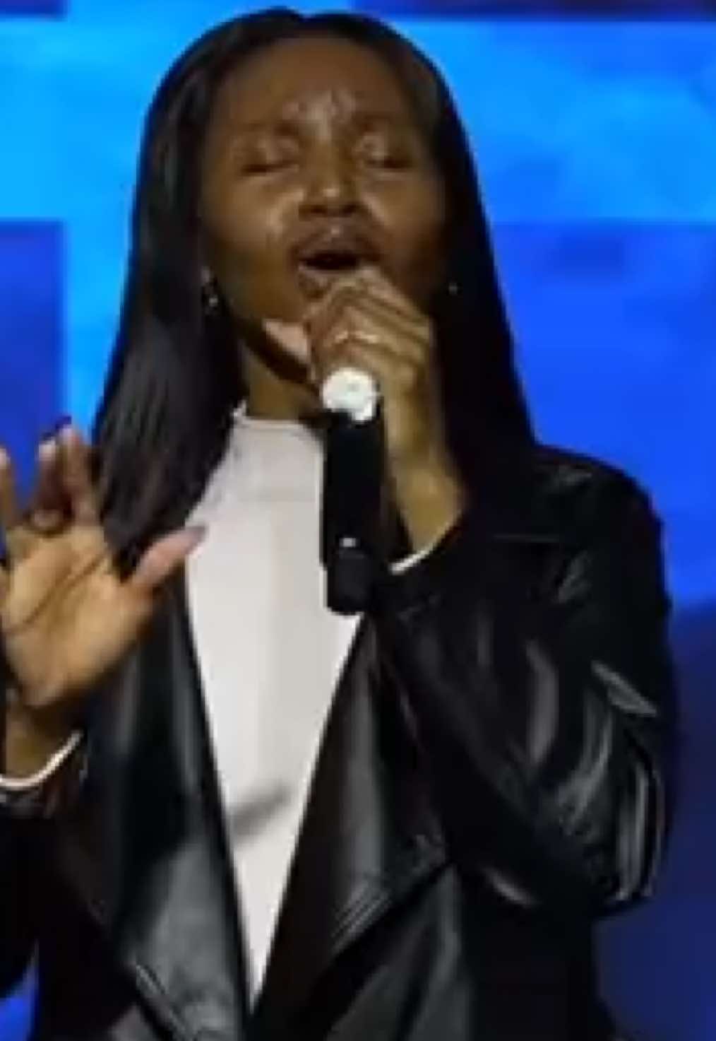 @Tshepang Mphuthi at @Eternal Glory Church singing Moy’Oyincwele siyakudinga by @Dumi_Mkokstad .✨❤️