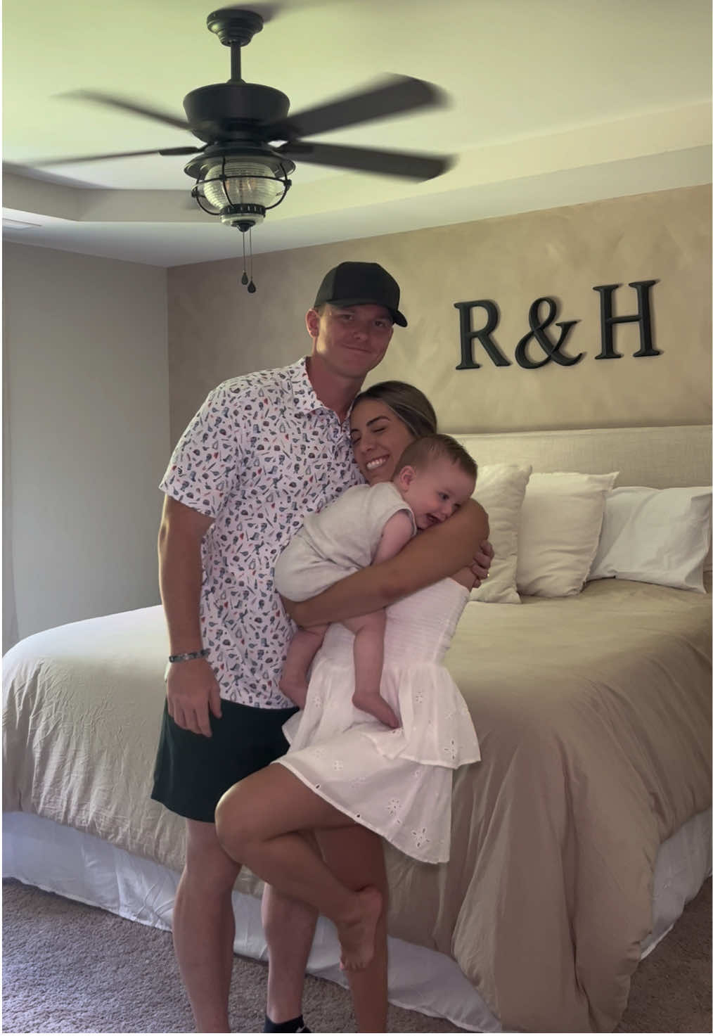 we love a Sunday around here<3  #babyshower #sundayootd #militaryfamily #postpartumclosetcleanout #postpartumwardrobecrisis #motherhood #clothescrisis #whatdoiwear? #camplejeune 