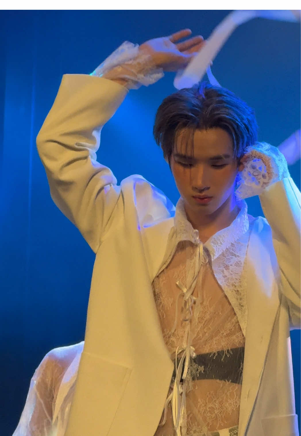 ชุดนี้สวยมากให้ตายเหอะ 😭🤏🏻 #hongshihoshi #LYKNTOURxHOCHIMINHCITY @ตี๋โบ๊เบ๊ 
