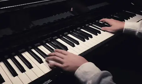 Buông tay người mình yêu là điều khó nhất, nhưng hạnh phúc đã muốn bay thì đôi tay nhỏ bé làm sao giữ nổi, bởi càng nắm chặt lại càng đau…!