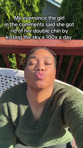 stop and give me kisses rn 🫵🏽 #indulgencandi #Tatcha #kisses #doublechinreduction #doublechin #doublechinhacks #faceworkout 