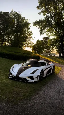 Sunsets like these.. 🌅 #koenigsegg #regera #fyp #sweden #sunset 