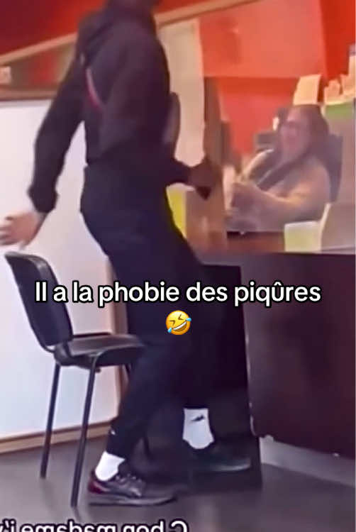 J’espère qu’il a pas été à la fête de la musique 🤣  #drole #humour #prisedesang #piqure #infirmiere 