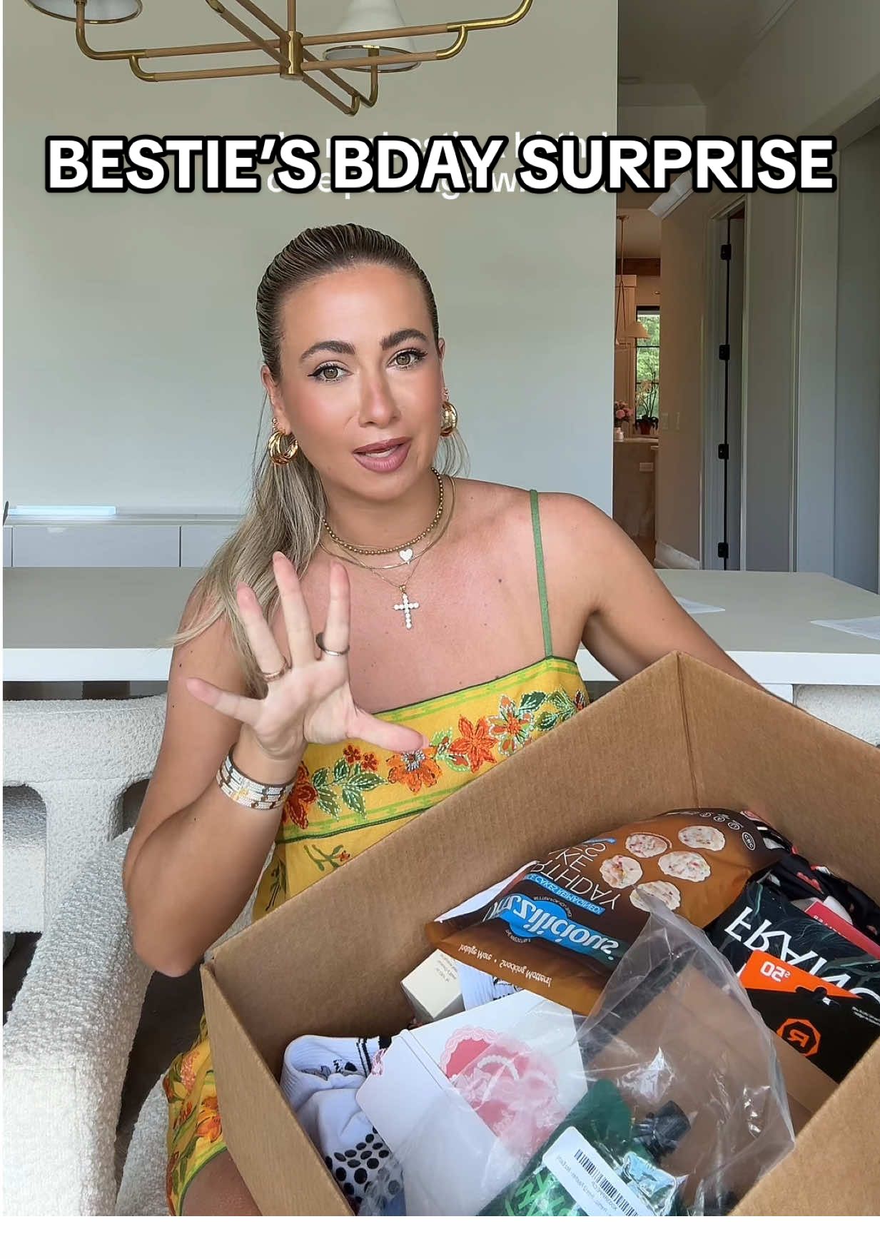 make my bestie a birthday care package with me 🎀🎂 @Emma Zipperer   #birthdaybasket #birthdaygift #carepackage #bestie #bestfriend #birthday #birthdaysurprise 