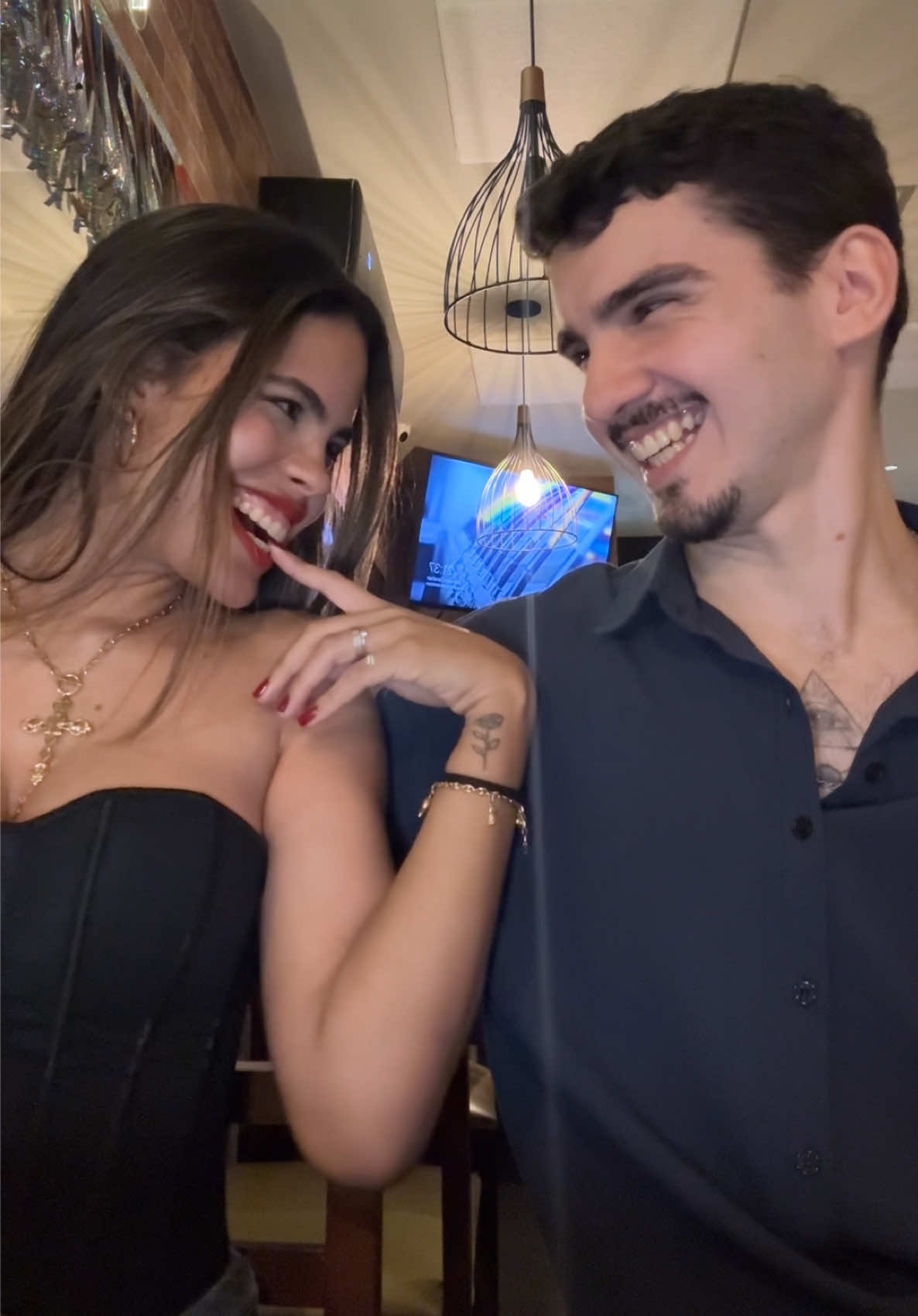 “vê se meu dente tá sujo, por favor” 🤭🤭😅 usem essa amigas  . . : #fyp #vaiprafy #trendingvideo #casaltiktok #relacionamento #couple #humor 