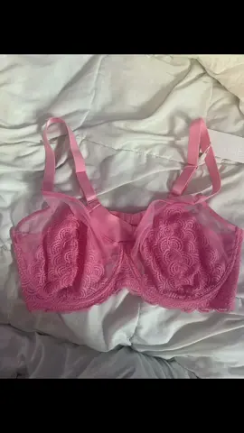 Man, it’s hot out there. I love my new #prettyinpink #mermaid lightweight high support #bra by @hsia_bra.official #comfortable #underwear #lingerie #curvy #minimizer #hsia