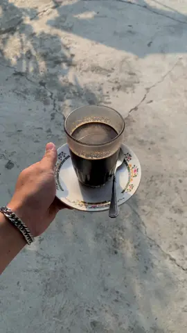 Awali pagimu dengan segelas kopi hitam☕️