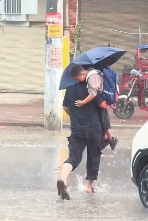 How fathers take care of their children 👧😂#haha #funny #funnyvideo #prank #scareprank #scarecam #scared #failarmy #funnytiktok #funnymoment #fyp #fypシ #foryou #foryoupage 