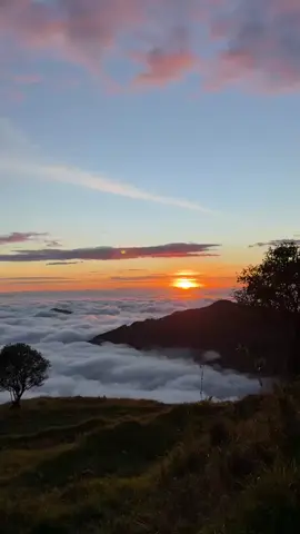 #yaguiurco #conoceecuador #turismo #sierraecuatoriana #atardecer #lamejorvista #vyp 