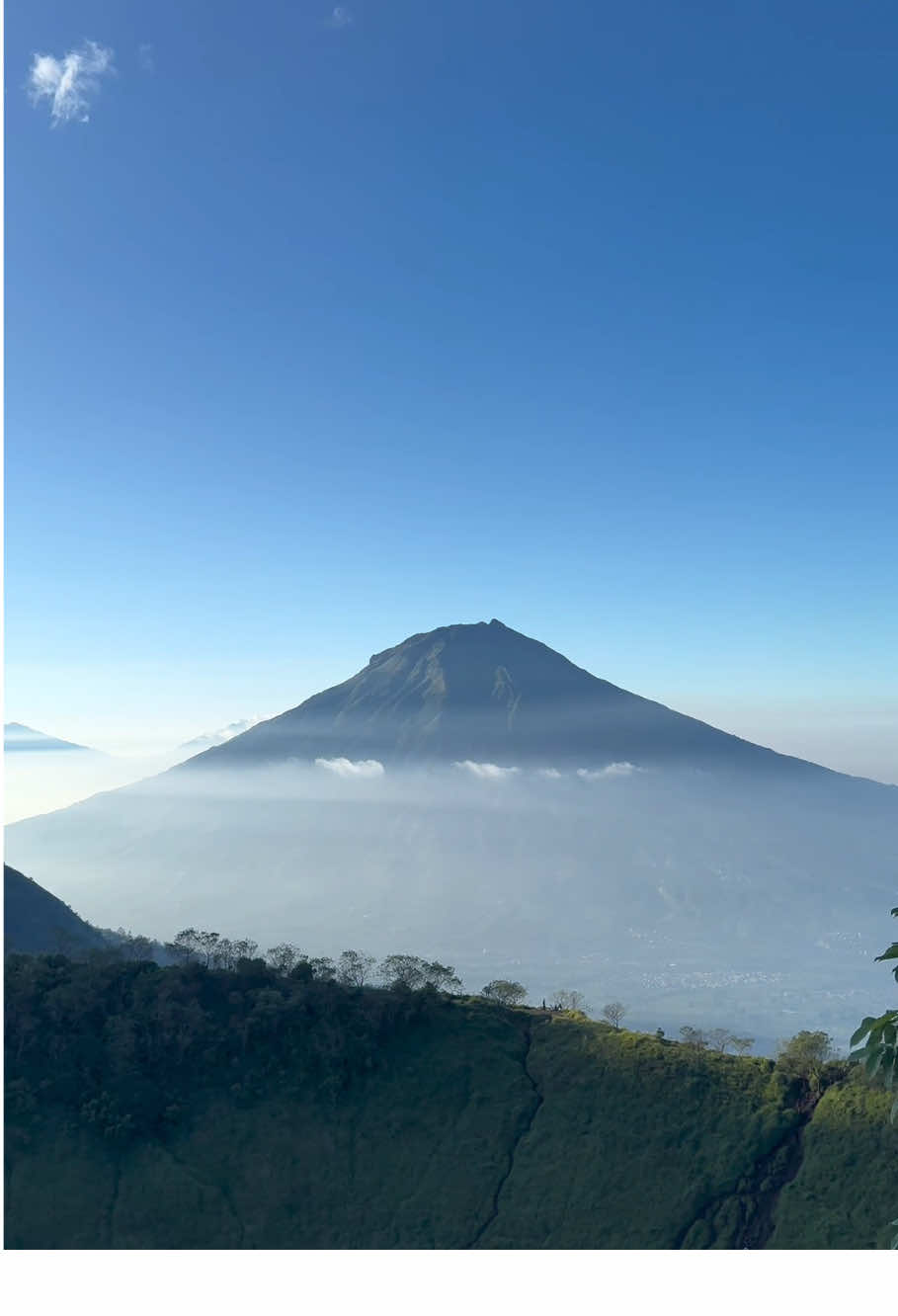 Pesona Gunung Terbersih di Jawa Tengah !!🌋🍃 #kembang #gunungkembang #gunungkembangvialengkong #kembangvialengkong #wonosobo #jawatengah 
