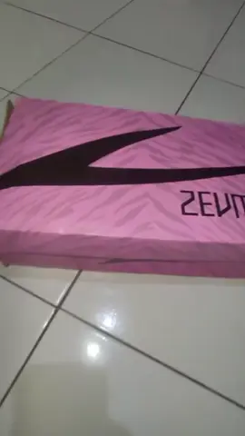 NYAMM NYAMMM ZEVMA MITSOL NYA EMPUK BET ENTANG JG @zevma_ @zevmaofficial #zevmapink #sepatufutsal #fyppppppppppppppppppppppp 