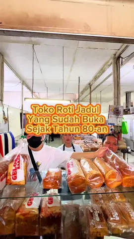 Toko roti legendaris di jakarta sejak tahun 80-an  #rotijadul #legendary #gelorabakery 