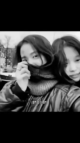 أحس صداقتهم راقية ولطيفة😔❤#جيني #جيسو #بلاكبينك #jennie #jisoo #blackpink #fypage #fyp #foryou #fypシ #following #following #كيبوب #تصميم #kpop #kpopfyp #explore #edit #bdtiktokofficial #song #songs #pov #viraltiktok #tiktok #trending #trend #مالي_خلق_احط_هاشتاقات #مالي_خلق_احط_هاشتاقات🧢 #الشعب_الصيني_ماله_حل😂😂 #usa #iraq 