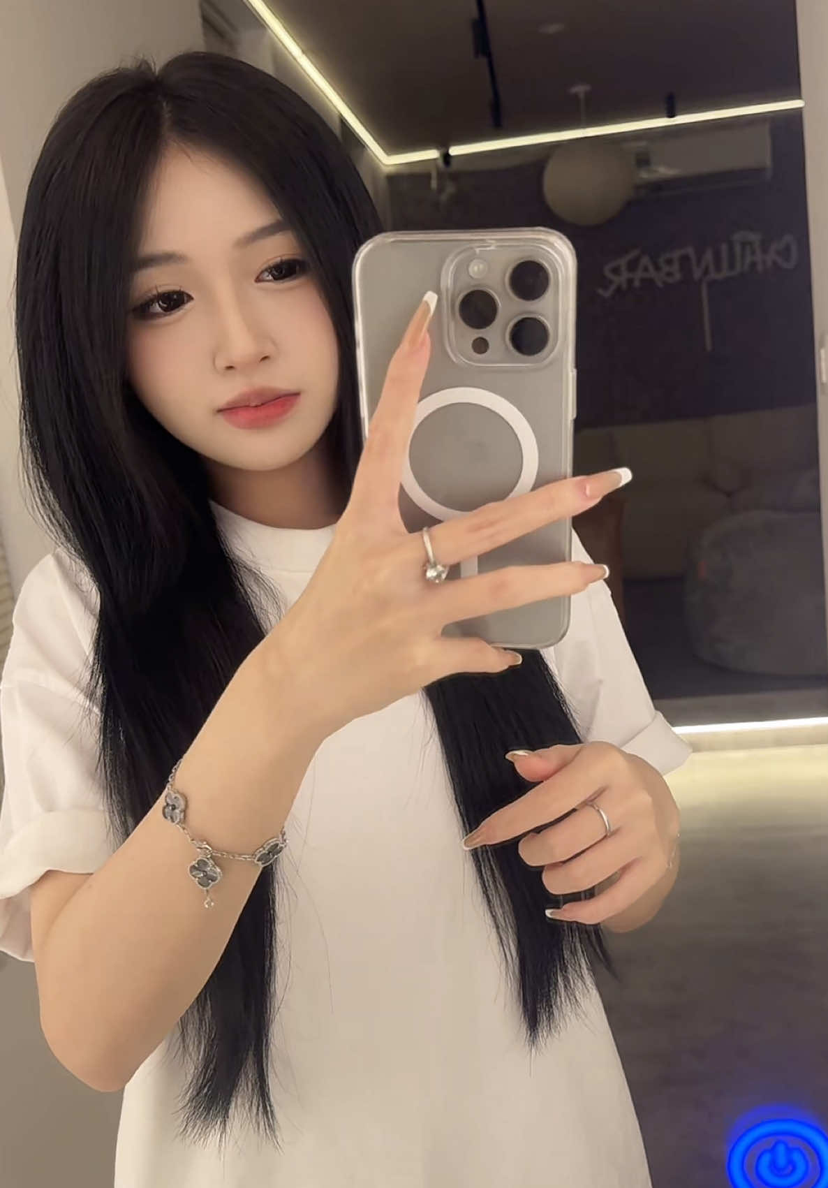 bé coá pán lắc tay 