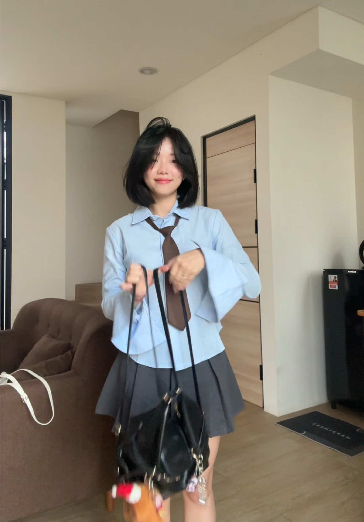 buat yang nanyain tas nya, jd dia bisa ransel & shoulder bag gituu lucu 2 in 1