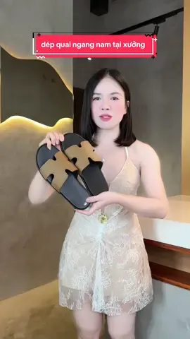 dép quai ngang nam tại xưởng