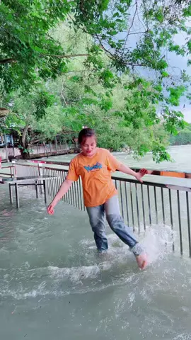 Núi Lở nước lên cao nhìn mê ly#trieuview #xuhuongtiktok #viralvideo #quannuilo #nuilo #xuhướng #nuicaubinhduong #viral #hodautieng #tiktok #monngonmoingay 