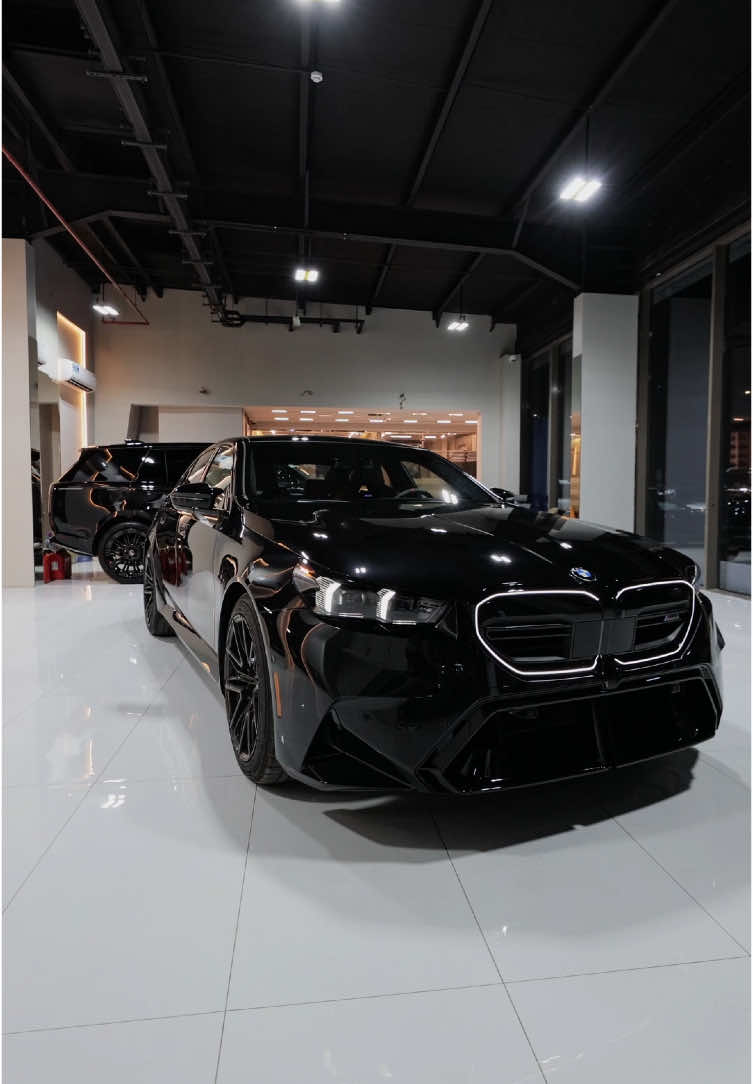 BMW M5 New 2026 اللون الأسود مع الداخلية اورنج مع اسود  السعر 610,000 درهم شامل المقاصة الجمركية سلطان الكتبي للسيارات نوفر لكم مجموعه مميزه من السيارات الحديثه المضمومه في صالة العرض في منطقة الشامخه - عالم السيارات - أبوظبي و خدمة طلبات السيارات من أمريكا 🇺🇸 و ألمانيا 🇩🇪.  السعودية -  الرياض شارع دهش الدهش - حي النخيل - الدور الثالث أوقات العمل من الاحد الى الخميس من 10:00 صباحا حتى 7:00 مساء السبت من 1:00 مساء حتى 6:00 مساء 🇸🇦 اتصال / واتساب ☎️00966112335584 📞00966571993932 📞00966547094610 📞00966556581202 📞00966509561519 —————————————————————————— للتعرف على كل ماهو جديد تسعدنا إضافتكم لحساباتنا على مواقع التواصل الإجتماعي @sultan.alketbi.motors SNAP : R-800 —————————————————————————— #سلطان_الكتبي_للسيارات #بورش #بورشه #بورشه_السعودية #بورشه #سيارات #سيارات_الامارات #سيارات_السعودية #سيارات_للبيع #سيارات_السيارات_امريكيةامريكية #مرسيدس #مرسيدس_الخليج #مرسيدس_للبيع #سيارات_مرسيدس #للبيع #الإمارات #الاماراتي #اودي #بي_إم_دبليو #استيراد #استيراد_سيارات 