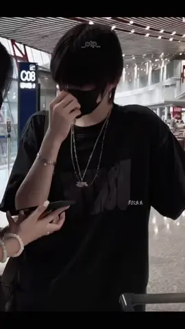 lại gần chút là hôn luôn😡, giỡn thoi chứ chị em mà làm gì căng 😘#chenyiheng #TrầnDịchHằng #🇻🇳🇨🇳 