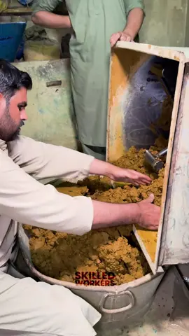 How Local Naswar Is Made – Smokeless Tobacco Powder Ever wondered how traditional naswar is made? 🟢 In this video, watch the fascinating local process of preparing naswar — a moist, smokeless tobacco powder widely used in South and Central Asia. From raw tobacco leaves to the final packed product, see how this strong and unique substance is handcrafted step by step. 🔹 Used under the lip or inside the cheek 🔹 Contains tobacco, slaked lime, and other ingredients 🔹 Common in Pakistan, Afghanistan, and surrounding regions ⚠️ This video is for educational purposes only. We do not promote or encourage the use of tobacco products
