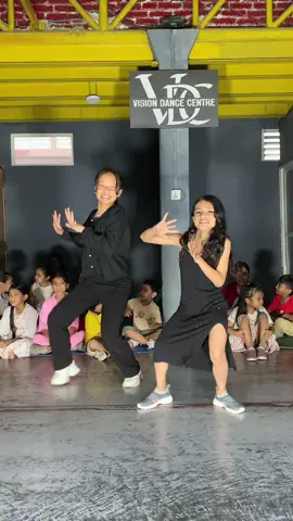 Kamariya gole gole dc:@princekhan_officials @Tea Day #visiondancecentre #foryou #fpy #trending #viral #goviral #tiktoknepal #bhojpuri #bhojpurisong #dance #dancer #dancelover #keepsupporting 