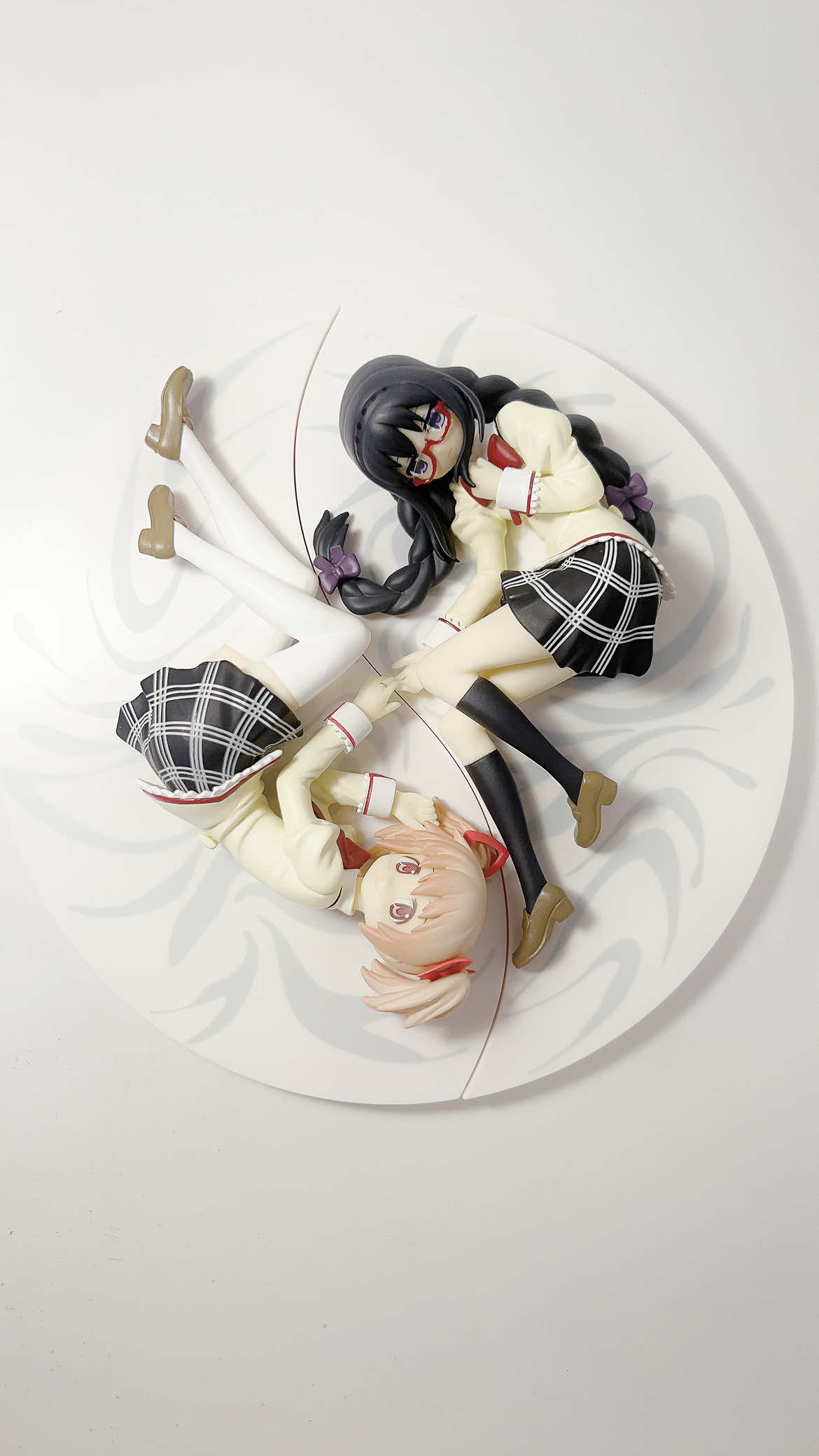 ——— ˗ˋ ୨୧ ˊ˗ ——— Us?  . . . #madoka #homura #มาโดกะ #anime #kanamemadoka #akemihomura #โฮมุระ#madokafigure #bebe #bebemami #mami #banpresto #homurafigure