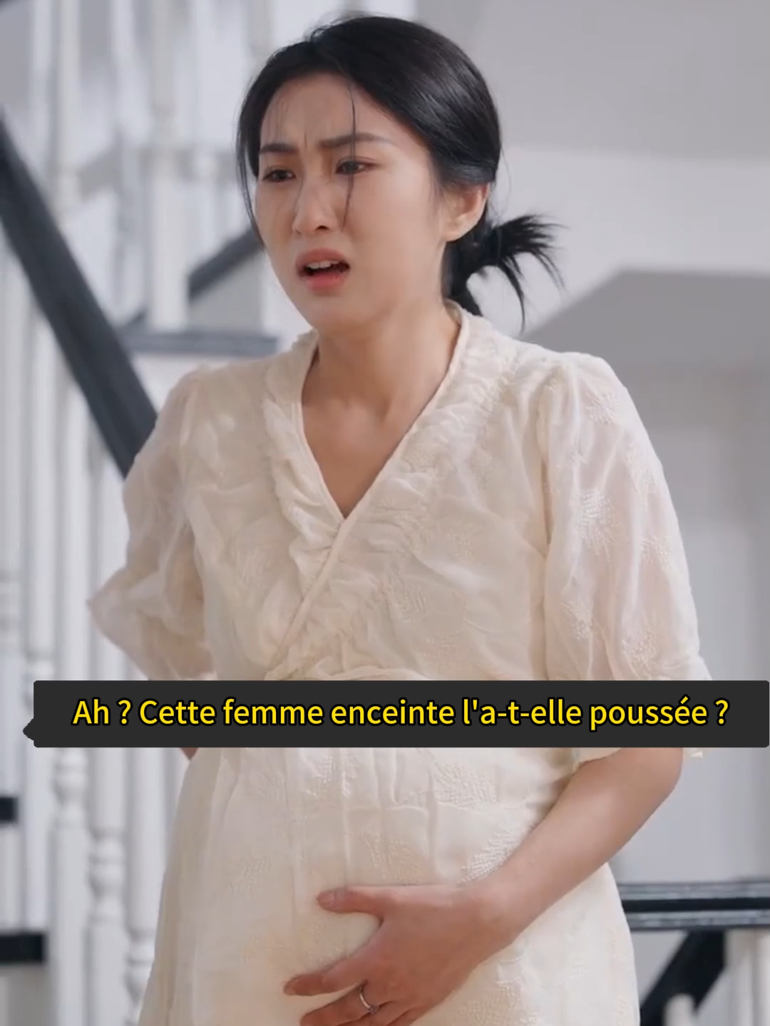 Un magnat d'affaires qui l'a attendue sept ans arrive en hélicoptère pour ravir sa femme enceinte.#chinesetiktok #dramatiktok #chinesedrama